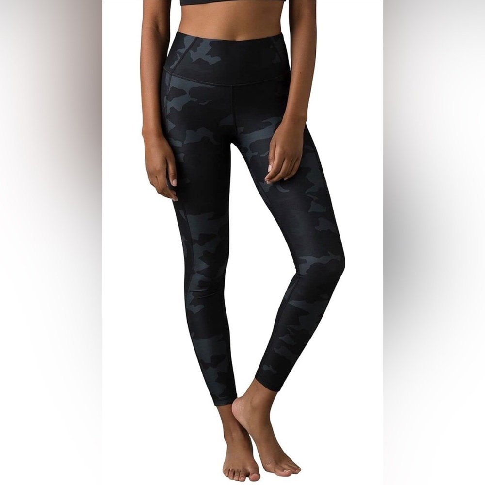Prana Camo Leggings w/ Pockets in Gently Preowned Condition.